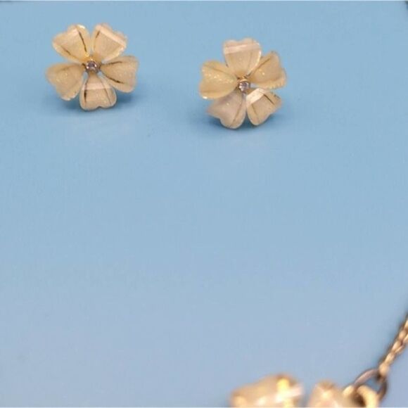 🔥The Limited pale pink flower 🌸 cluster necklace matching earrings 😍 - Picture 14 of 14